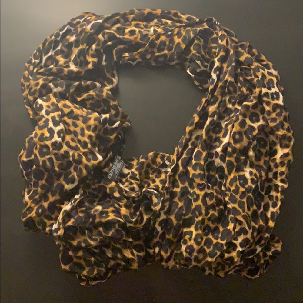 Express scarf